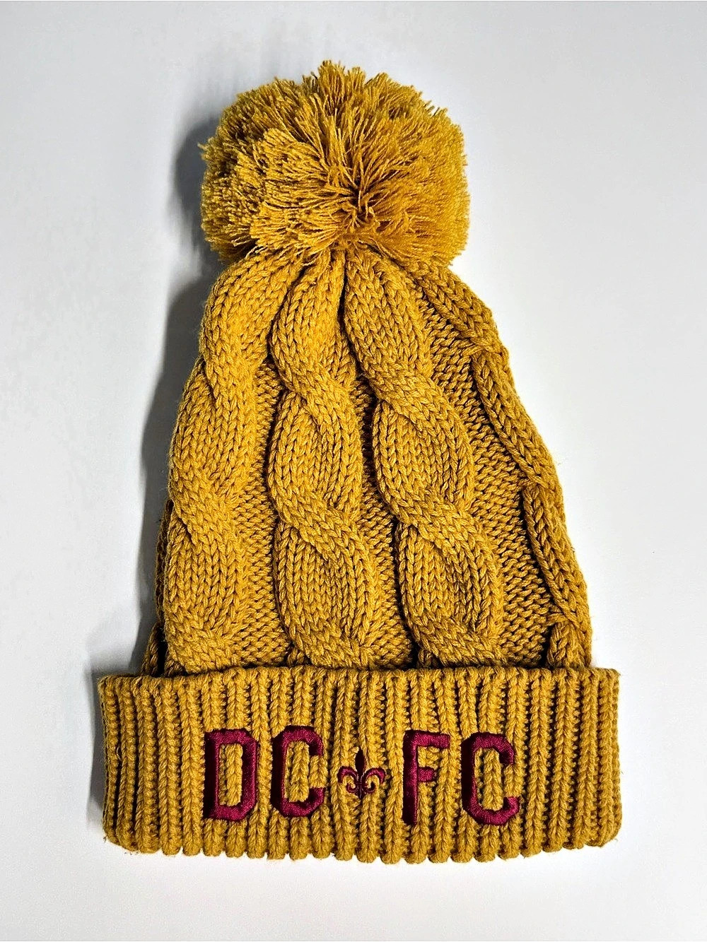 DCFC Cable Knit Pom Beanie in Gold & Red Like New